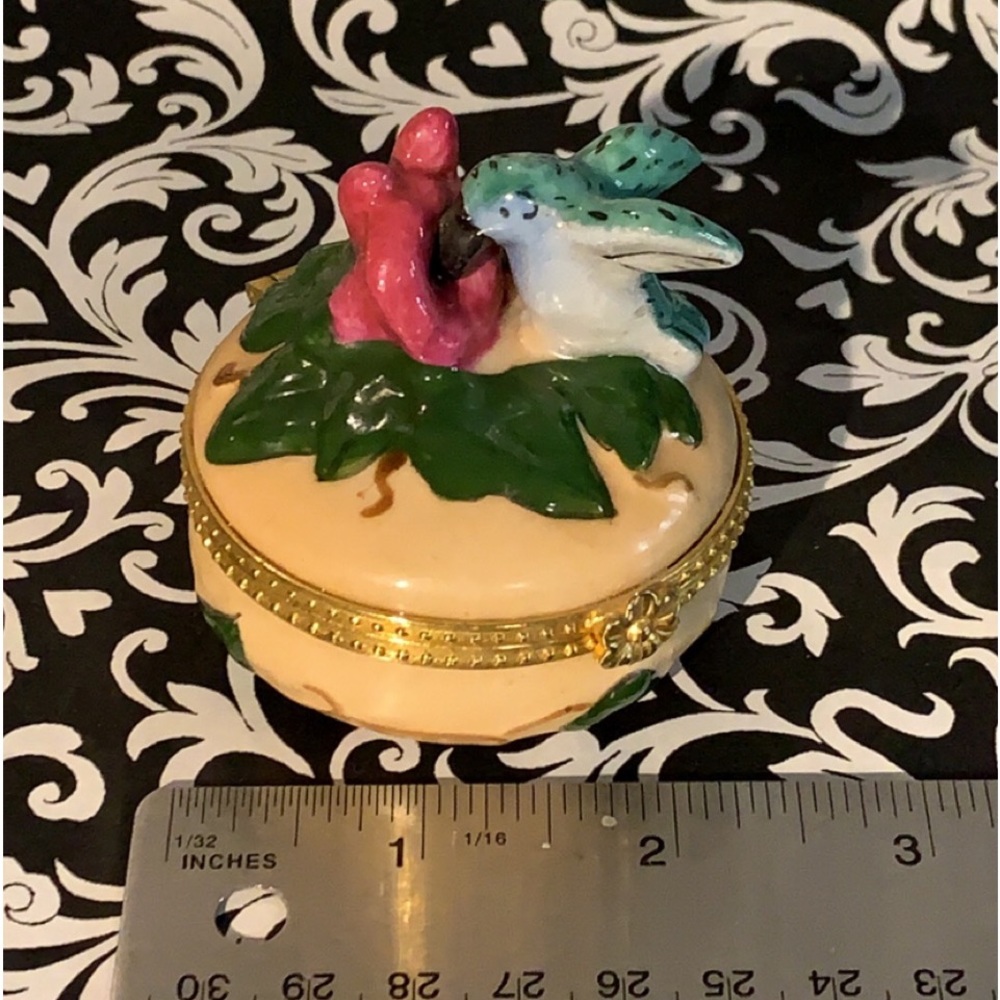 Porcelain jewelry box with hummingbird and flower